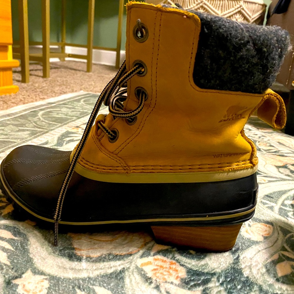 Used but great condition Sorel boots size 7.5